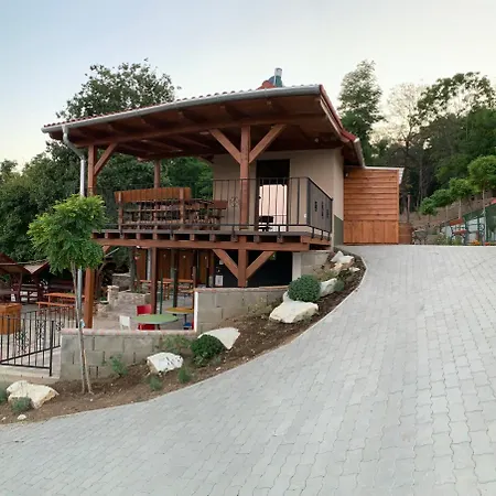 Robirtok Vendeghaz Farm stay *
